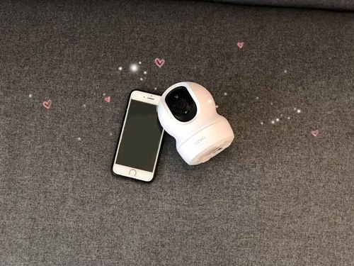 室内高清监控追捕神手:集360度视角、人脸人形追踪、双向语音多种才华于一体