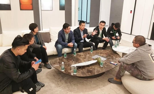 智轩与雷特科技签署战略合作协议:将共同打造智能场景光环境解决方案