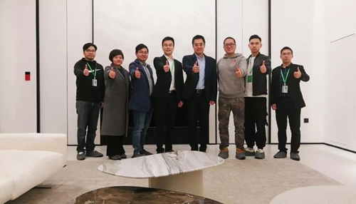 智轩与雷特科技签署战略合作协议:将共同打造智能场景光环境解决方案