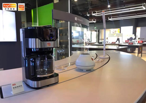 涂鸦智能携手微软未来生活体验馆,展示智慧办公和智慧家居解决方案