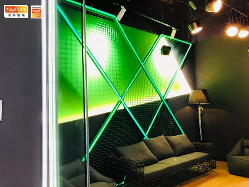 涂鸦智能携手微软未来生活体验馆,展示智慧办公和智慧家居解决方案