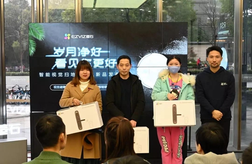 现场丨萤石智能视觉扫地机器人新品体验会,全方位介绍在清洁领域的创新