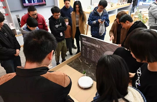 现场丨萤石智能视觉扫地机器人新品体验会,全方位介绍在清洁领域的创新