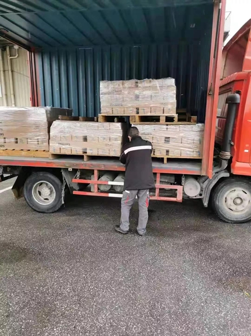 昕诺飞中国捐赠价值80万元人民币照明产品和防护物资